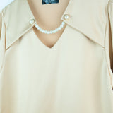 Lady Plus เสื้อคอวีแต่งไข่มุขแขนยาว | V-Neck Long Sleeve Blouse สีเบจ