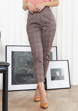 Lady Plus กางเกงลายสก๊อตขายาว 9 ส่วน | Cropped Check Pants สีน้ำตาล
