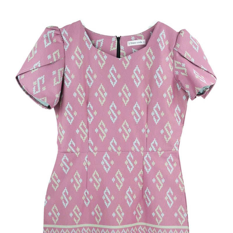 Dress Code เดรสแขนกลีบบัวพิมพ์ลายเชิง | Print Dress with Short Sleeves สีชมพู