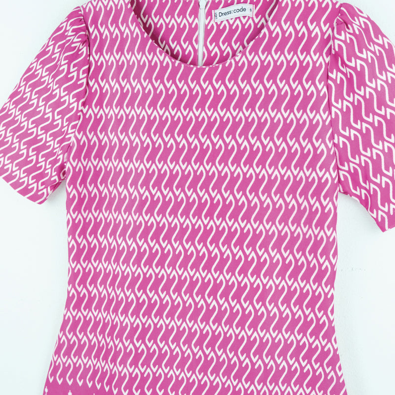Dress Code เดรสแขนสั้นพิมพ์ลายเชิง | Print Dress with Short Sleeves สีชมพู