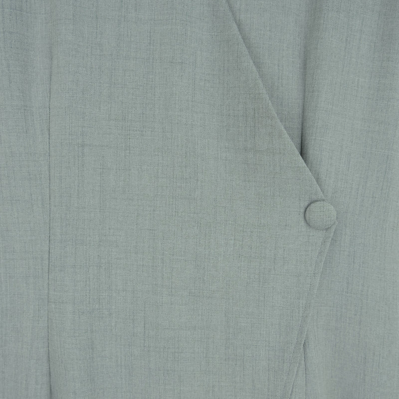 Dress Code เดรสคอวีแขนกุดแต่งกระดุม | V-Neck Dress with Button Detail สีเทา