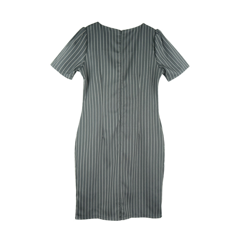 Dress Code เดรสแขนสั้นคอกลมลายริ้ว | Short Sleeve Striped Dress สีดำ