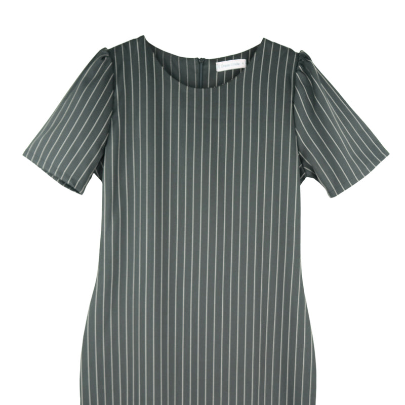 Dress Code เดรสแขนสั้นคอกลมลายริ้ว | Short Sleeve Striped Dress สีดำ