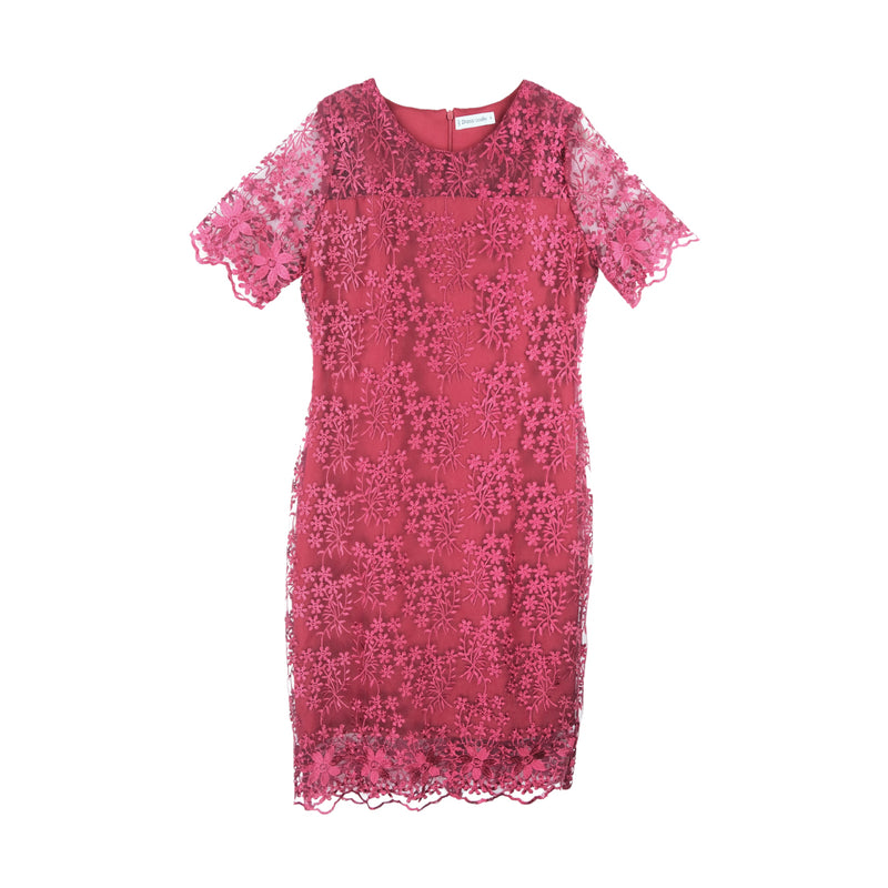 Dress Code เดรสลูกไม้ลายดอกไม้แขนสั้น | Floral Lace Dress with Short Sleeves สีแดง