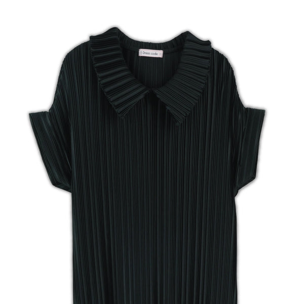 Dress Code เดรสอัดพีทคอกลมแขนสั้น | Pleated Dress with Short Sleeves สีดำ