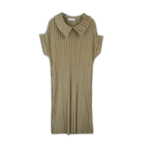 Dress Code เดรสอัดพีทคอกลมแขนสั้น | Pleated Dress with Short Sleeves สีทอง