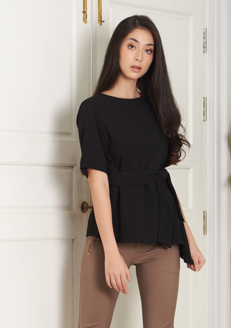 Lady Plus เสื้อแขนสั้นผูกเอว | Knotted Blouse with Short Sleeves (5164657934476)