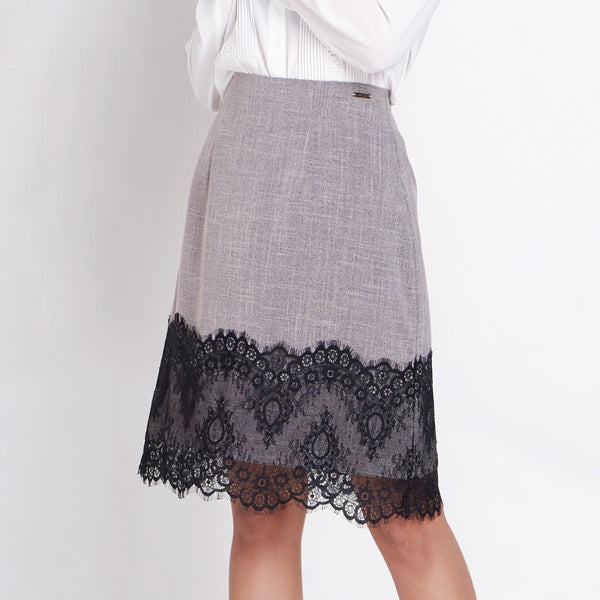 Lady Plus กระโปรงลูกไม้ | Lace Skirt สีเทา