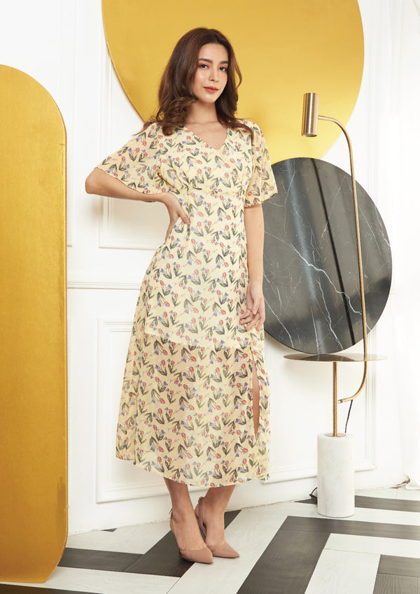 Lady Plus เดรสลายดอกไม้คอวี | Floral Print Maxi Dress with V-Neck สีเหลือง