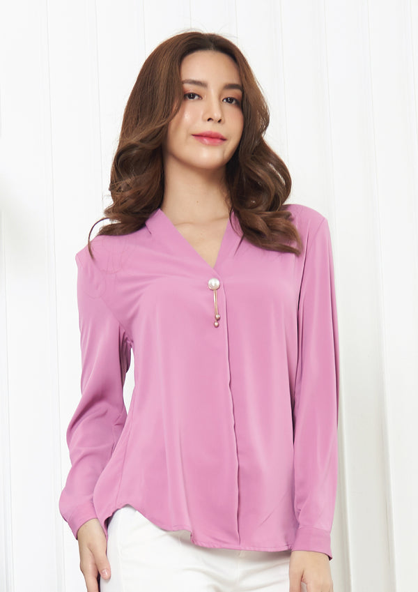 Lady Plus เสื้อคอวีแต่งมุขแขนยาว | Long Sleeve Blouse with V-Neck สีม่วงอ่อน