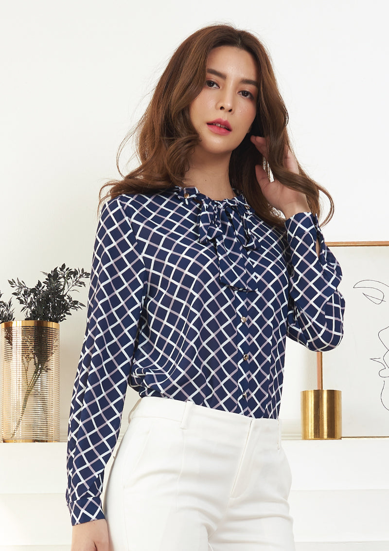 Lady Plus เสื้อแขนยาวคอผูกโบว์ | Long Sleeve Blouse with Bow สีกรมท่า