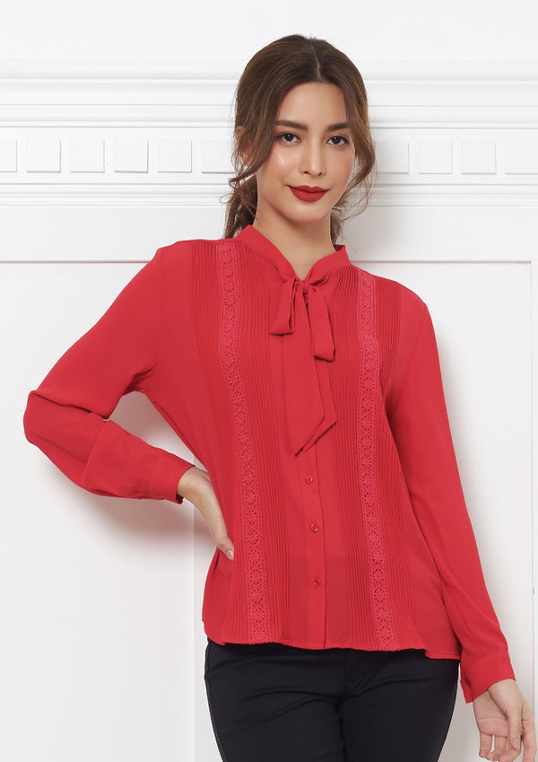 Lady Plus เสื้อเชิ๊ตคอผูกโบว์แต่งลูกไม้ | Bow Shirt with Lace สีแดง