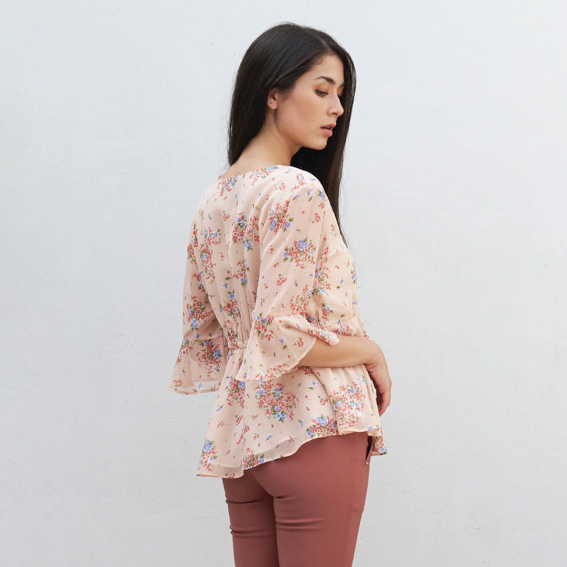 Lady Plus เสื้อชีฟองลายดอกไม้คอวีแต่งระบาย | Floral Print Ruffle Blouse with V-Neck สีพีช