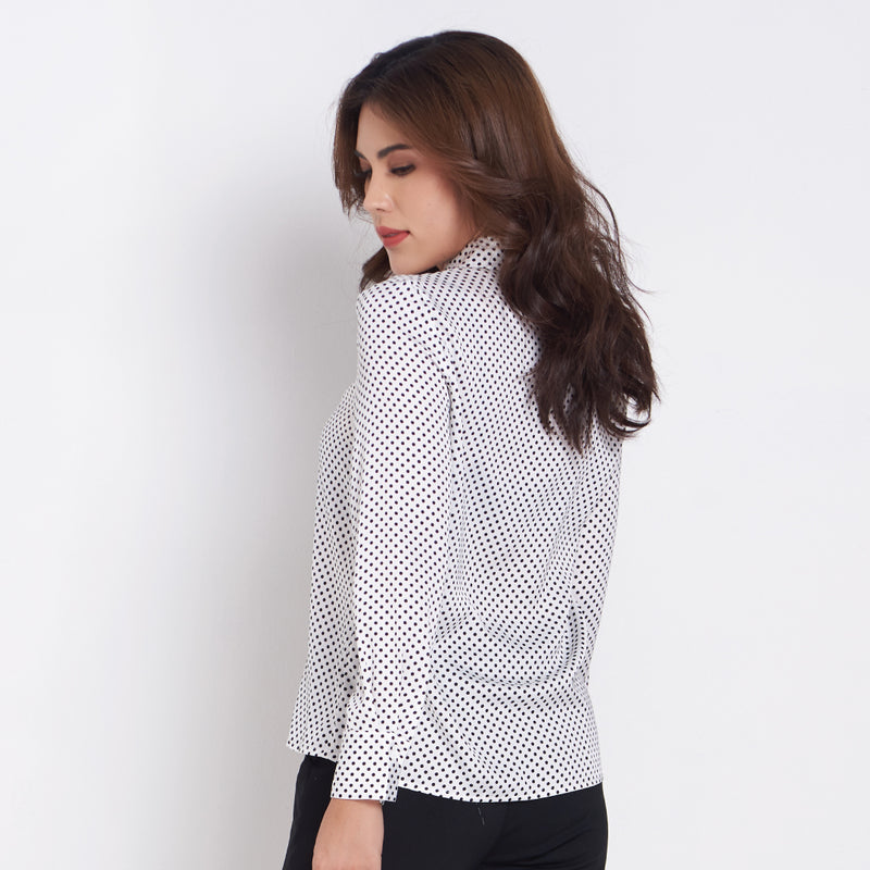 Lady Plus เสื้อเชิ๊ตลายจุด | Polka-dot Shirt สีขาว