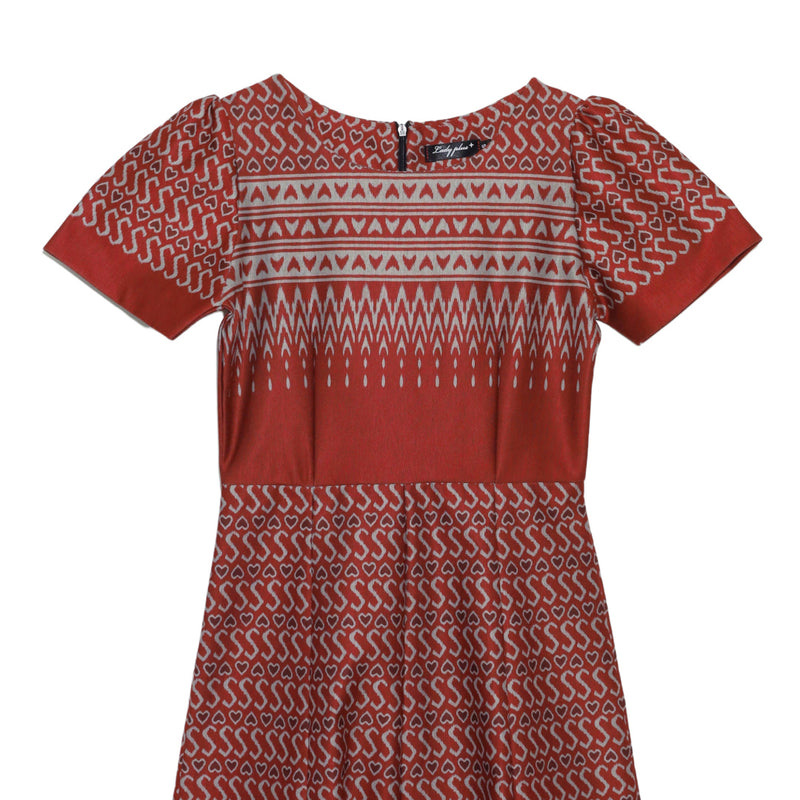 Lady Plus เดรสแขนสั้นพิมพ์ลาย | Print Dress with Short Sleeves สีแดง